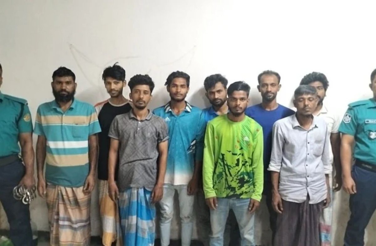 মোহাম্মদপুরে পুলিশের বিশেষ অভিযানে গ্রেপ্তার ১০