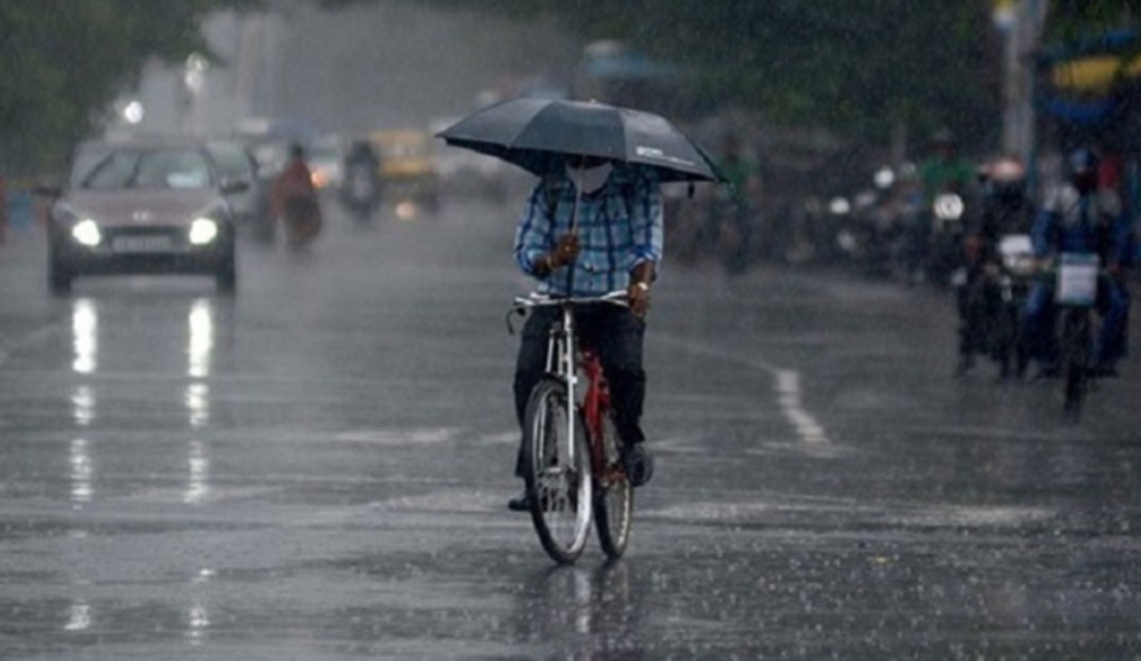 TOUKIR 3 1742465650 রাজধানীতে গুঁড়ি গুঁড়ি বৃষ্টি, ঝড়ো হাওয়াসহ বজ্রপাতের সম্ভাবনা