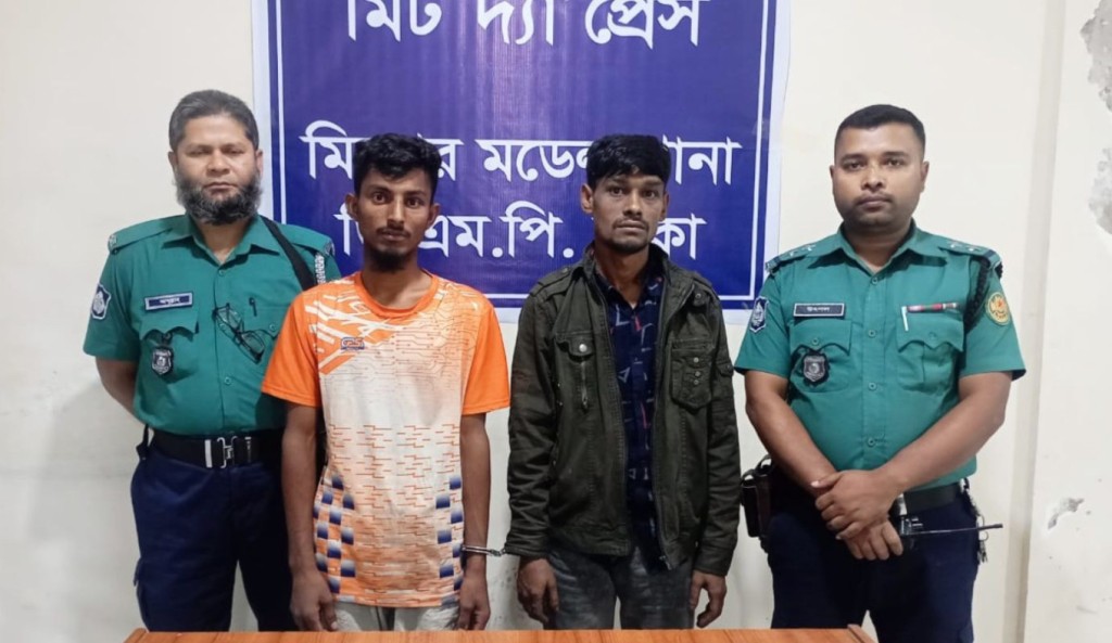 TOUKIR 44 1742734967 মিরপুরে ছিনতাইয়ের প্রস্তুতিকালে দেশীয় অস্ত্রসহ গ্রেপ্তার ২