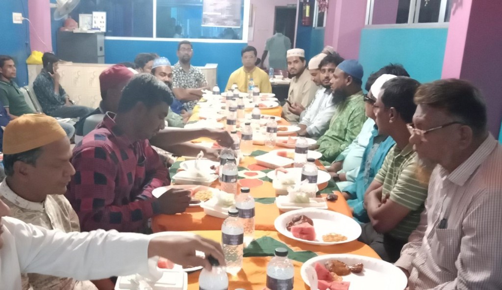 TOUKIR 53 1742741672 দৌলতপুরে দৈনিক খবরওয়ালার প্রতিনিধির আয়োজনে ইফতার মাহফিল