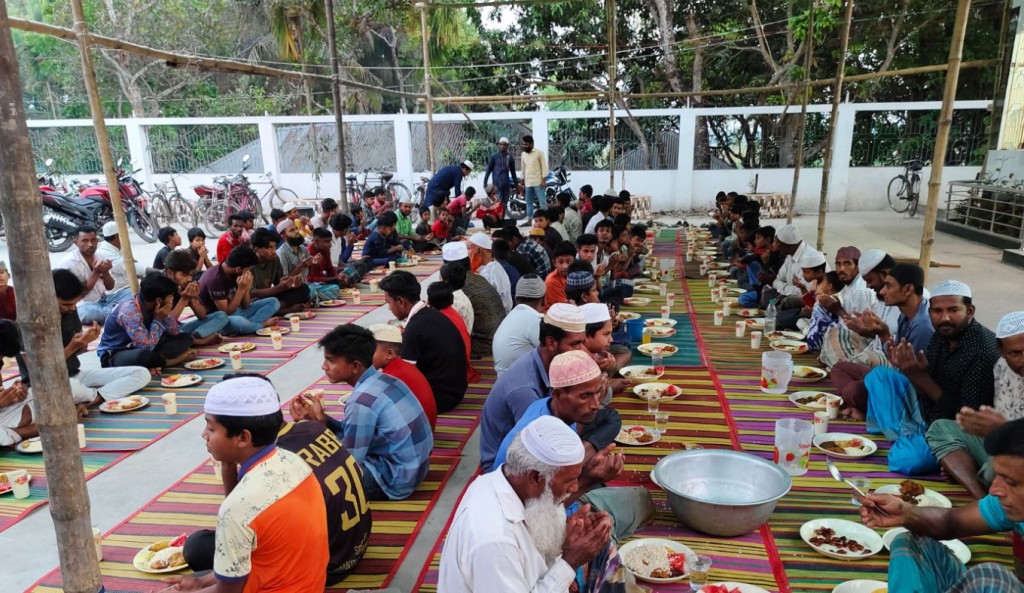 TOUKIR 71 1742826446 প্রতিদিন দেড় শতাধিক মানুষকে ইফতার করাচ্ছেন স্বপ্নভূমি প্রোপার্টিজ