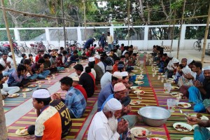 প্রতিদিন দেড় শতাধিক মানুষকে ইফতার করাচ্ছেন স্বপ্নভূমি প্রোপার্টিজ