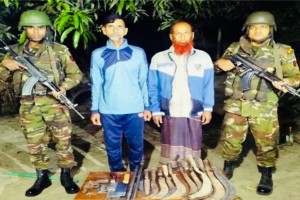 খোকসায় বিএনপি নেতার বাড়িতে অভিযান চালিয়ে অস্ত্র ও গুলি জব্দ, গ্রেপ্তার ৩