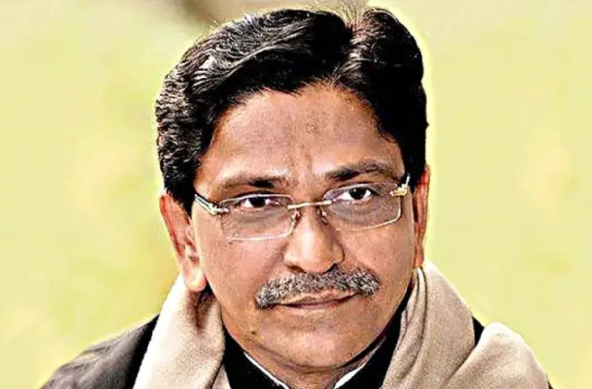 স্ত্রী, তিন সন্তানসহ মাহবুব উল আলম হানিফের বিদেশ যাত্রায় নিষেধাজ্ঞা