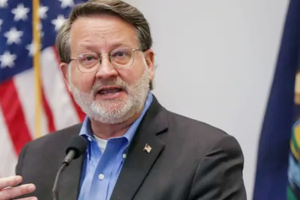 ঢাকায় আসছেন মার্কিন সিনেটর চার্লস পিটার্স