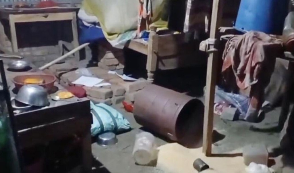 লালমনিরহাটে মসজিদে হাসাহাসিকে কেন্দ্র করে মারামারি, আটক ৪ 3 Untitled 13 1741421020 লালমনিরহাটে মসজিদে হাসাহাসিকে কেন্দ্র করে মারামারি, আটক ৪