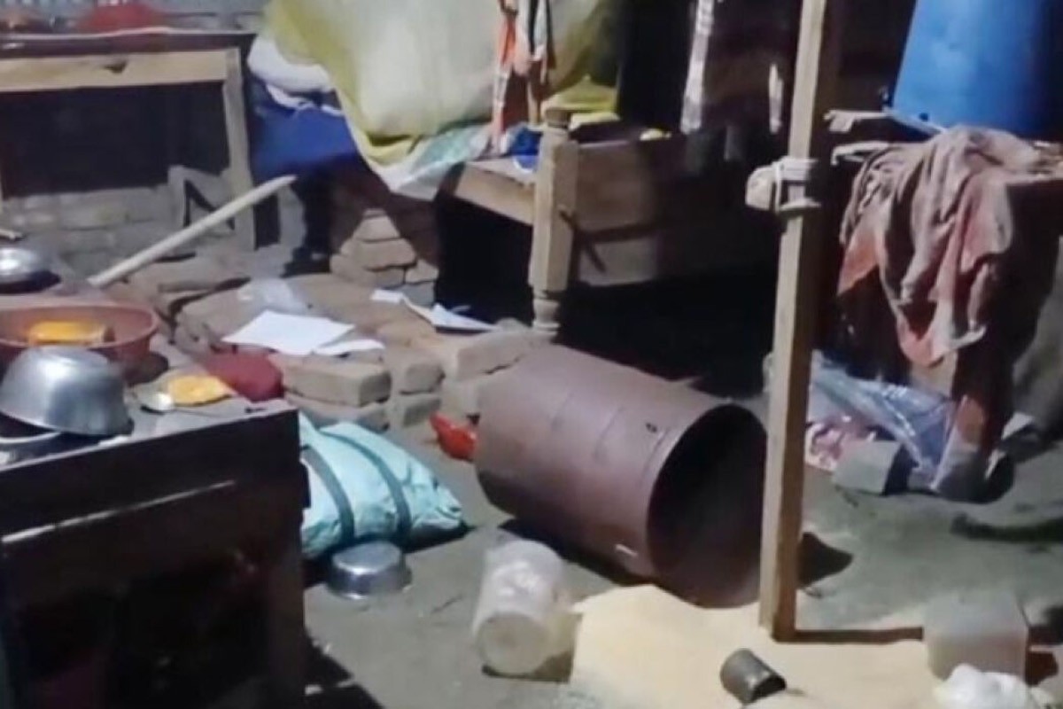 লালমনিরহাটে মসজিদে হাসাহাসিকে কেন্দ্র করে মারামারি, আটক ৪
