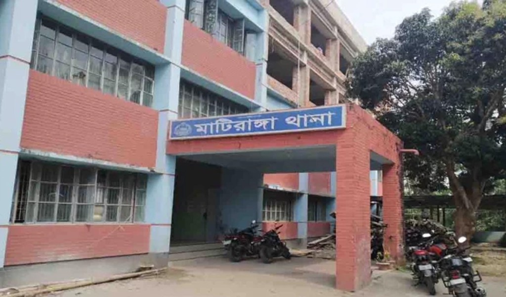 মাটিরাঙ্গায় মাকে জবাই করে হত্যার চেষ্টা বাবাকে কুপিয়ে জখম, ছেলে আটক 4 Untitled 14 1741329114 মাটিরাঙ্গায় মাকে জবাই করে হত্যার চেষ্টা বাবাকে কুপিয়ে জখম, ছেলে আটক