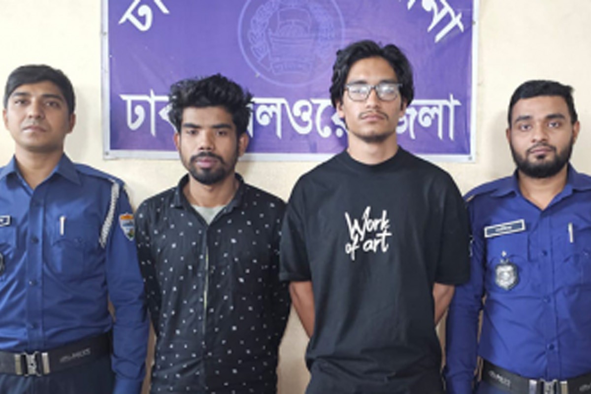 কমলাপুরে স্বর্ণ ছিনতাইকালে আটক দুই