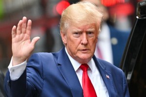 ইংরেজিকে যুক্তরাষ্ট্রের দাপ্তরিক ভাষা ঘোষণা ডোনাল্ড ট্রাম্পের