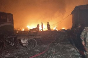 গাবতলীর শাহী মসজিদ বস্তির আগুন নিয়ন্ত্রণে