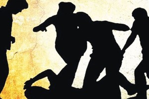 স্কুলছাত্রীদের উত্ত্যক্ত করার অভিযোগে গণপিটুনি