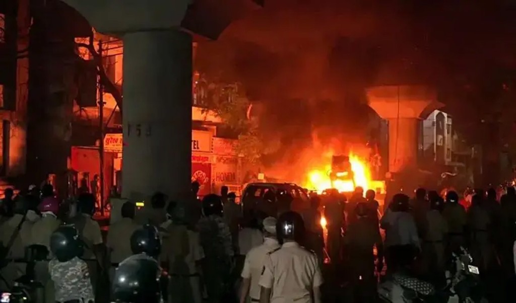 ভারতের নাগপুরে হিন্দু-মুসলমান সহিংসতা, কারফিউ জারি 3 Untitled 1 1742295318 ভারতের নাগপুরে হিন্দু-মুসলমান সহিংসতা, কারফিউ জারি