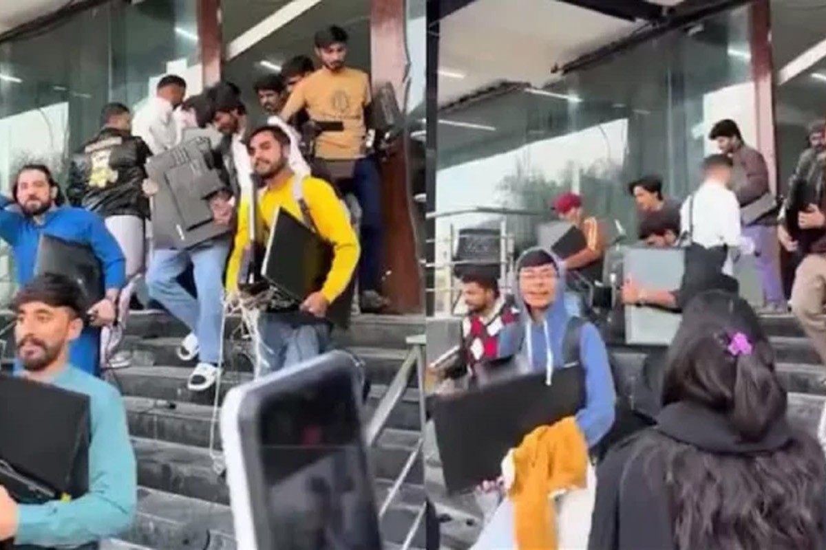 পাকিস্তানের কল সেন্টারে জনতার তাণ্ডব, শত শত ল্যাপটপসহ ইলেকট্রনিক পণ্য লুট!