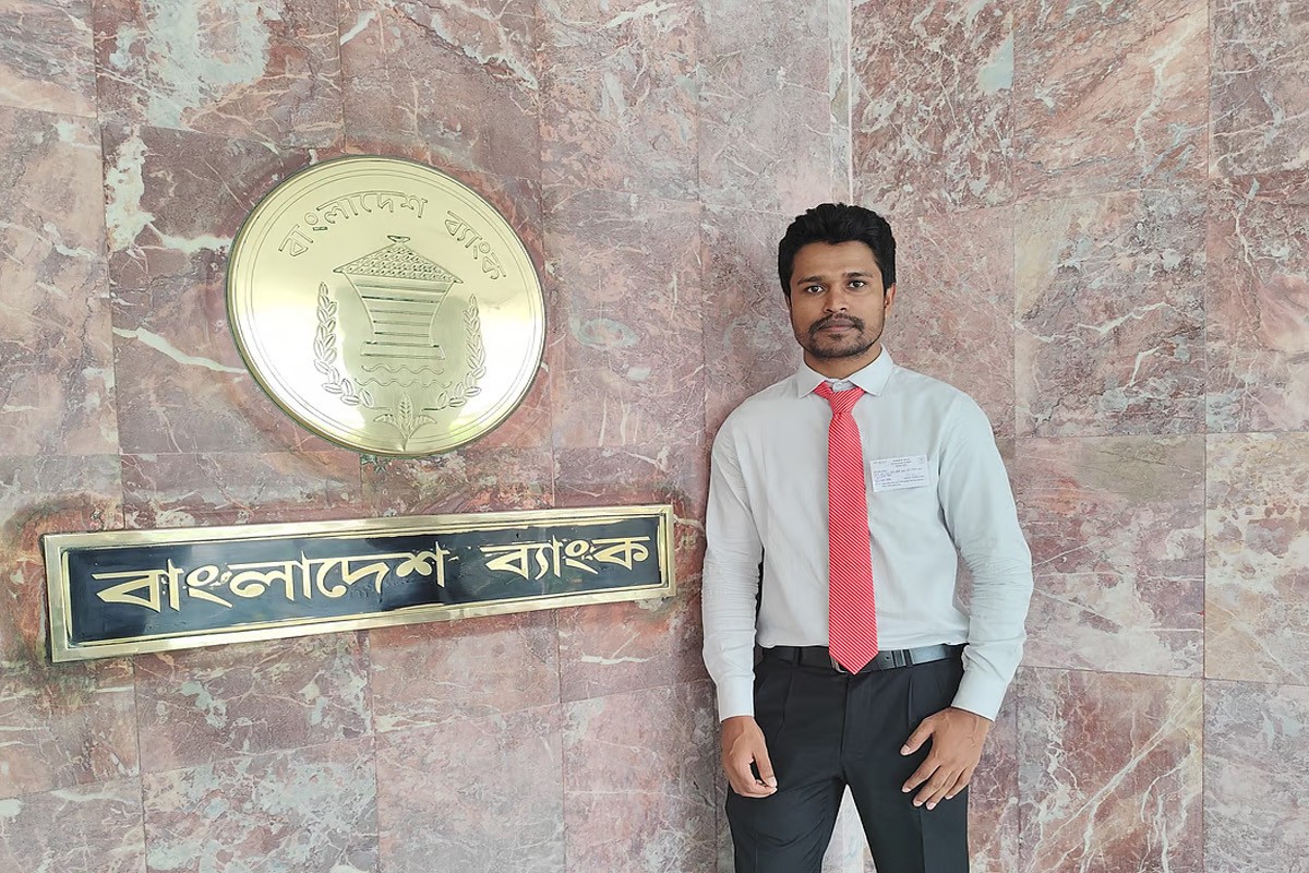 একসময় পোশাক কারখানায় কাজ করতেন, এখন বাংলাদেশ ব্যাংকের অফিসার