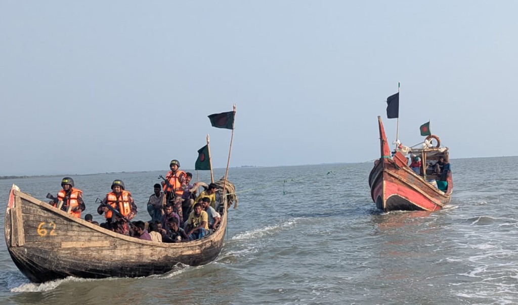 Untitled 1 1742645387 বাংলাদেশে অনুপ্রবেশের সময় রোহিঙ্গাদের বহনকারী নৌকাডুবি, জীবিত উদ্ধার ২৫