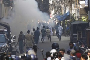 হিযবুত তাহেরীর মিছিলে পুলিশের টিয়ারশেল, আটক ১০