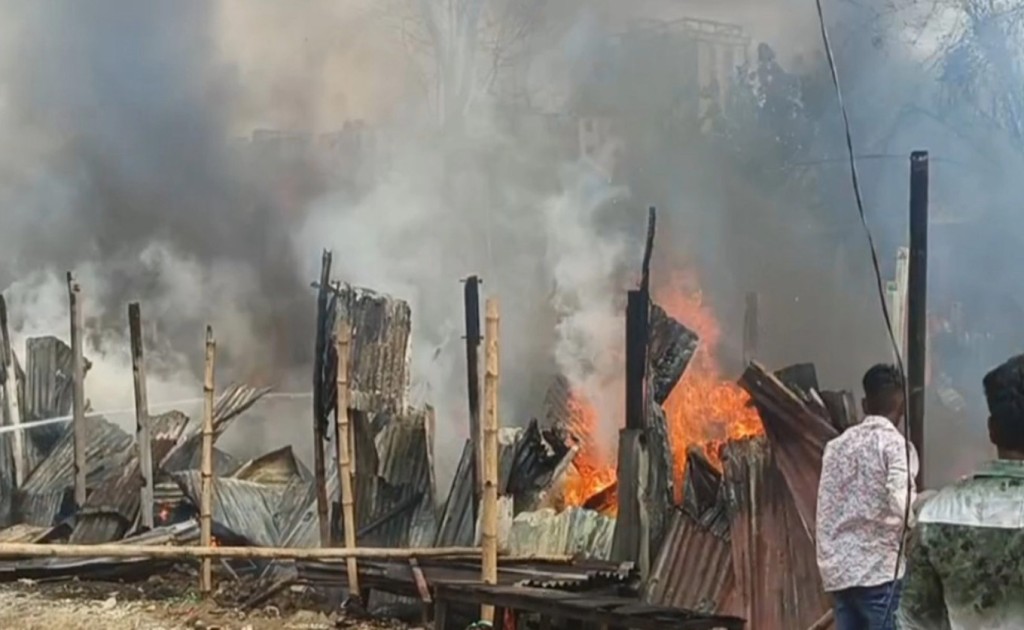 আশুলিয়ায় গোডাউনে আগুন, নিয়ন্ত্রণে ৪ ইউনিট 4 Untitled 2 Recovered Recovered Recovered Recovered 1741346508 আশুলিয়ায় গোডাউনে আগুন, নিয়ন্ত্রণে ৪ ইউনিট