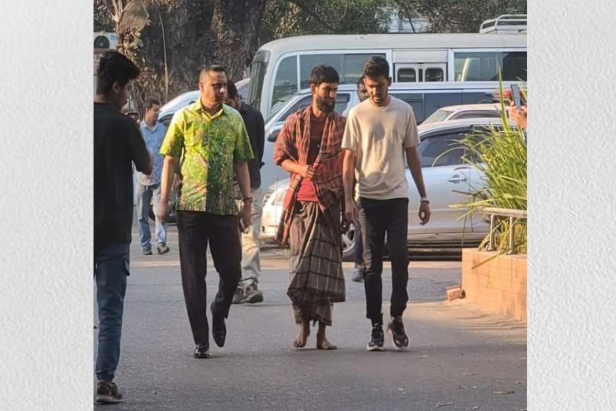 পল্টনে আটক পানি সাপ্লাইয়ারকে ছাড়িয়ে আনলেন উপদেষ্টা আসিফ