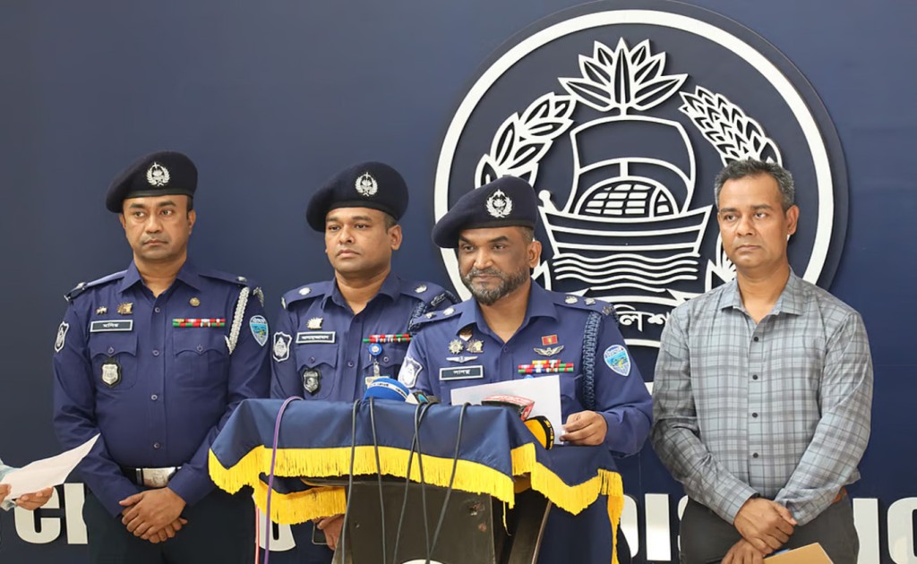 গণপিটুনিতে নিহতের আগে তারা থানা থেকে লুট হওয়া অস্ত্র দিয়ে গুলি ছোড়েন 2 Untitled 2 Recovered Recovered Recovered 1741269562 গণপিটুনিতে নিহতের আগে তারা থানা থেকে লুট হওয়া অস্ত্র দিয়ে গুলি ছোড়েন