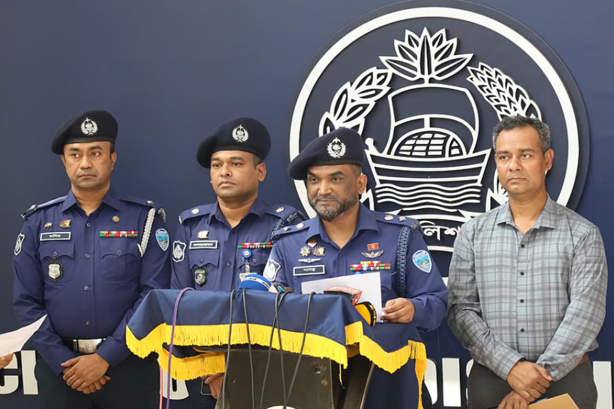 গণপিটুনিতে নিহতের আগে তারা থানা থেকে লুট হওয়া অস্ত্র দিয়ে গুলি ছোড়েন
