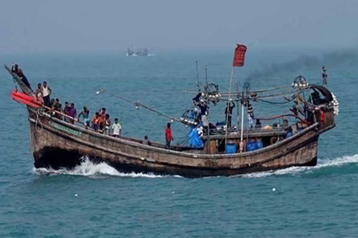 ট্রলারসহ দুদিন ধরে আরাকান আর্মির হাতে আটক ১১ বাংলাদেশি জেলে