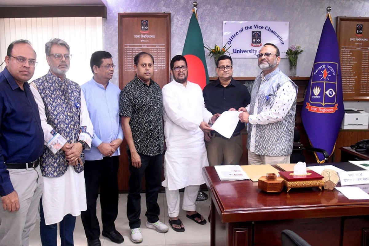 গণঅভ্যুত্থানে শিক্ষার্থীদের উপর হামলাকারীদের বিচারসহ ১৩ দাবি ঢাবি সাদা দলের