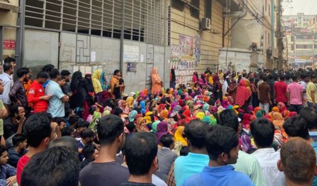 শ্রমিক আন্দোলনের মধ্যেই দশ কারখানায় ছুটি ঘোষণা 3 Untitled 20 1741681452 শ্রমিক আন্দোলনের মধ্যেই দশ কারখানায় ছুটি ঘোষণা