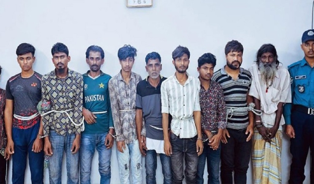 পতেঙ্গায় মব তৈরি করে পুলিশকে মারধরের ঘটনায় জড়িত ১২ জনই আটক 4 Untitled 23 1741074654 পতেঙ্গায় মব তৈরি করে পুলিশকে মারধরের ঘটনায় জড়িত ১২ জনই আটক
