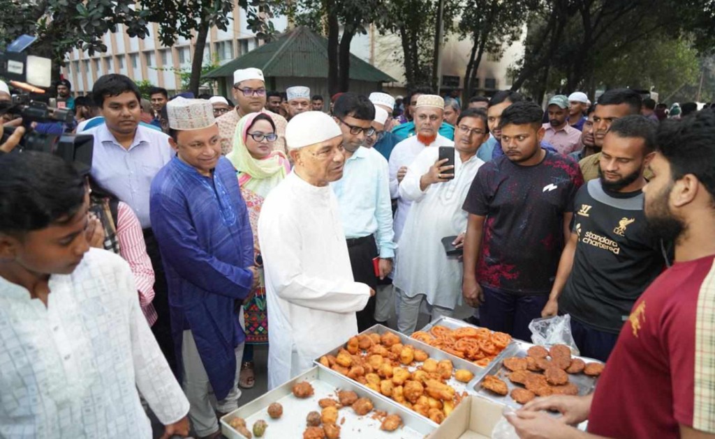 রমজানে জিনিসপত্রের দাম না বাড়াতে ব্যবসায়ীদের প্রতি স্বরাষ্ট্র উপদেষ্টার অনুরোধ 3 Untitled 2 1740934236 রমজানে জিনিসপত্রের দাম না বাড়াতে ব্যবসায়ীদের প্রতি স্বরাষ্ট্র উপদেষ্টার অনুরোধ