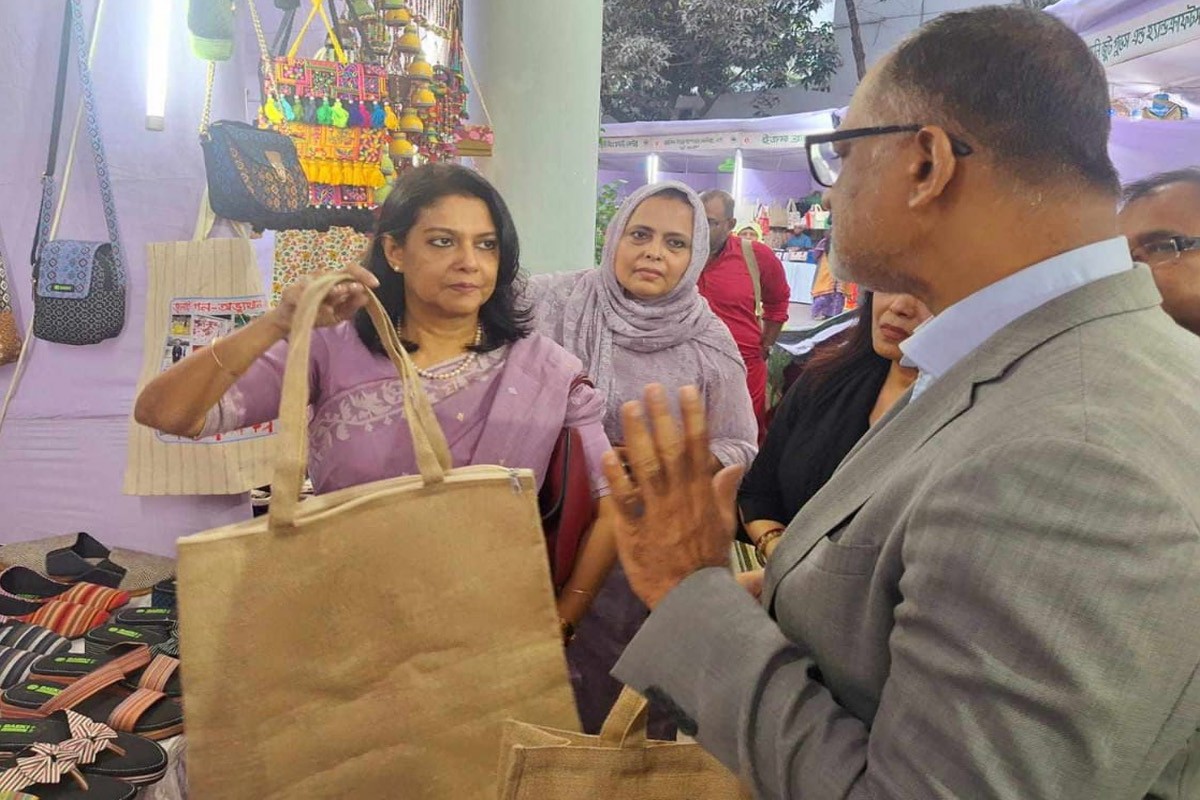 পলিথিনের ক্ষতিকর প্রভাব কমাতে পাটজাত পণ্যের ব্যবহার বাড়াতে হবে: পরিবেশ উপদেষ্টা