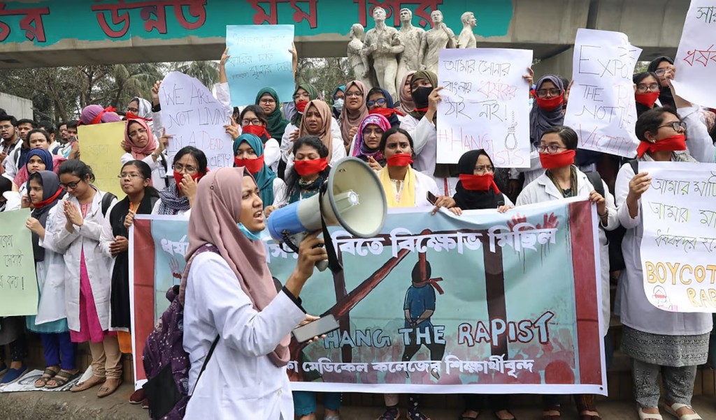 ধর্ষকের সর্বোচ্চ শাস্তির দাবিতে সারা দেশে বিক্ষোভ 4 Untitled 2 1741575971 ধর্ষকের সর্বোচ্চ শাস্তির দাবিতে সারা দেশে বিক্ষোভ