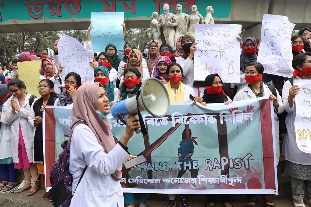 ধর্ষকের সর্বোচ্চ শাস্তির দাবিতে সারা দেশে বিক্ষোভ