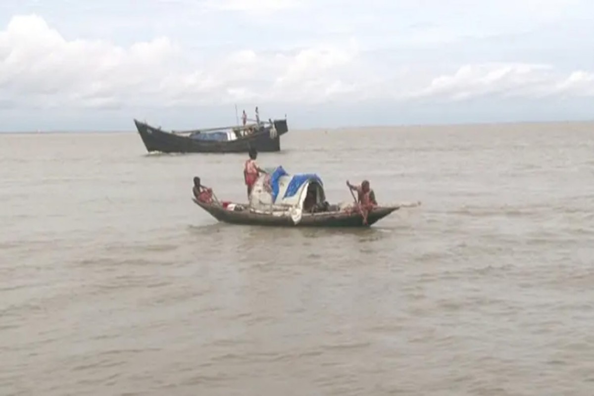 ‘আড়ৎদার থোন টাকা ধার কইরা চাউল কিনছি, সরকারি চাউল ডা পাইলে উপকার হইবো’