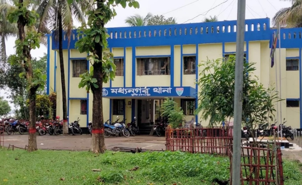 সুনামগঞ্জে চাঁদা আদায়ে বিএনপির দুই গ্রুপের সংঘর্ষ; নিহত ১, আহত অর্ধশতাধিক 4 Untitled 2 1741679296 সুনামগঞ্জে চাঁদা আদায়ে বিএনপির দুই গ্রুপের সংঘর্ষ; নিহত ১, আহত অর্ধশতাধিক