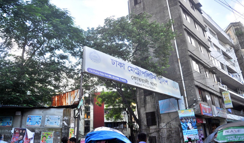বিচারক রেজাউলের জুতা চুরির মামলায় গ্রেপ্তার এক 3 Untitled 2 1741956850 বিচারক রেজাউলের জুতা চুরির মামলায় গ্রেপ্তার এক