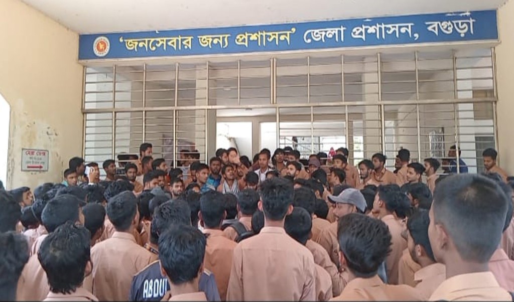 Untitled 2 1742398418 ইন্সট্রাক্টর কোটা বাতিলসহ ছয় দফা দাবিতে বিক্ষোভ মিছিল