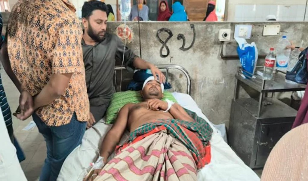 Untitled 2 1742660773 বরিশালে বিএনপির দুই নেতাকে কুপিয়ে জখম, অভিযোগ আরেক বিএনপি নেতার বিরুদ্ধে