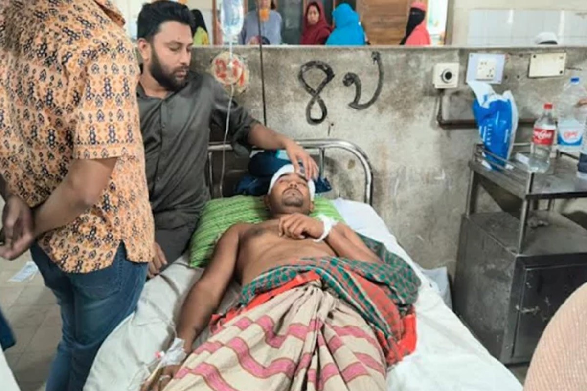 বরিশালে বিএনপির দুই নেতাকে কুপিয়ে জখম, অভিযোগ আরেক বিএনপি নেতার বিরুদ্ধে