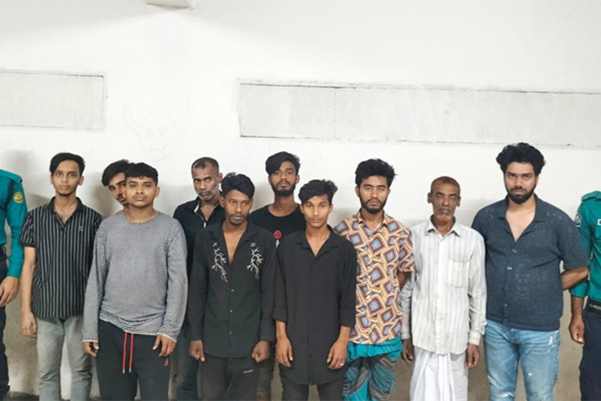 মোহাম্মদপুরে বিশেষ অভিযানে গ্রেপ্তার ১২