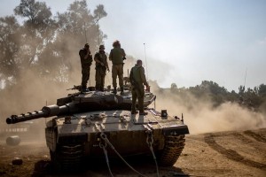 বিমান হামলার পর গাজায় স্থল অভিযান শুরু করেছে ইসরায়েল