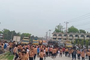 ছয় দফা দাবিতে বগুড়ায় পলিটেকনিক শিক্ষার্থীদের মহাসড়ক অবরোধ