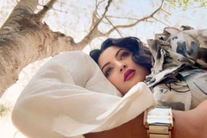 অন্তরঙ্গ ছবিসহ পরীর স্ট্যাটাসে প্রেমের আভাস