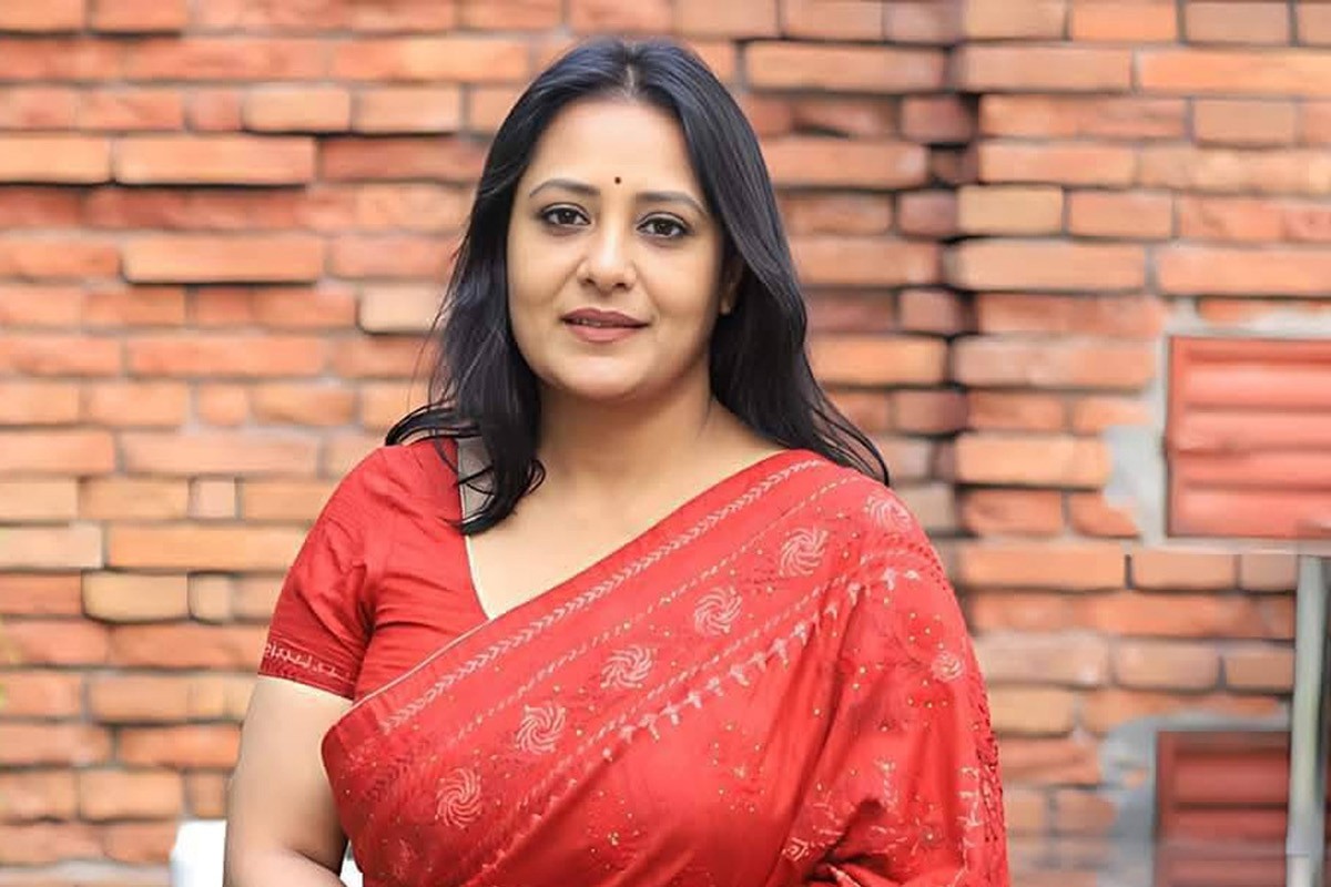 ফেইক পেজ ও আইডি নিয়ে বিড়ম্বনায় অপি করিম