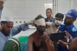 ভোলায় চোর সন্দেহে হাত-পা ভেঙে চোখ তুলে নিলো গ্রামবাসী