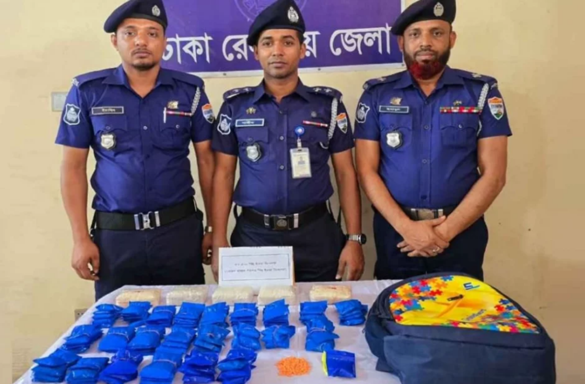 ঈদযাত্রার ট্রেনে স্কুলব্যাগে মিললো ৩৩৫০০ পিস ইয়াবা