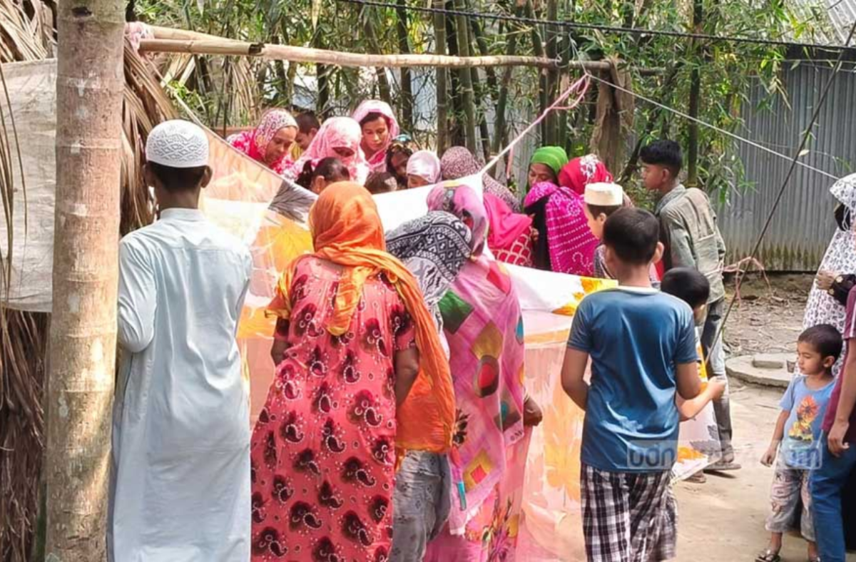 লক্ষ্মীপুরে হাসপাতালে যাওয়ার পথে বাসচাপায় মা-ছেলের মৃত্যু
