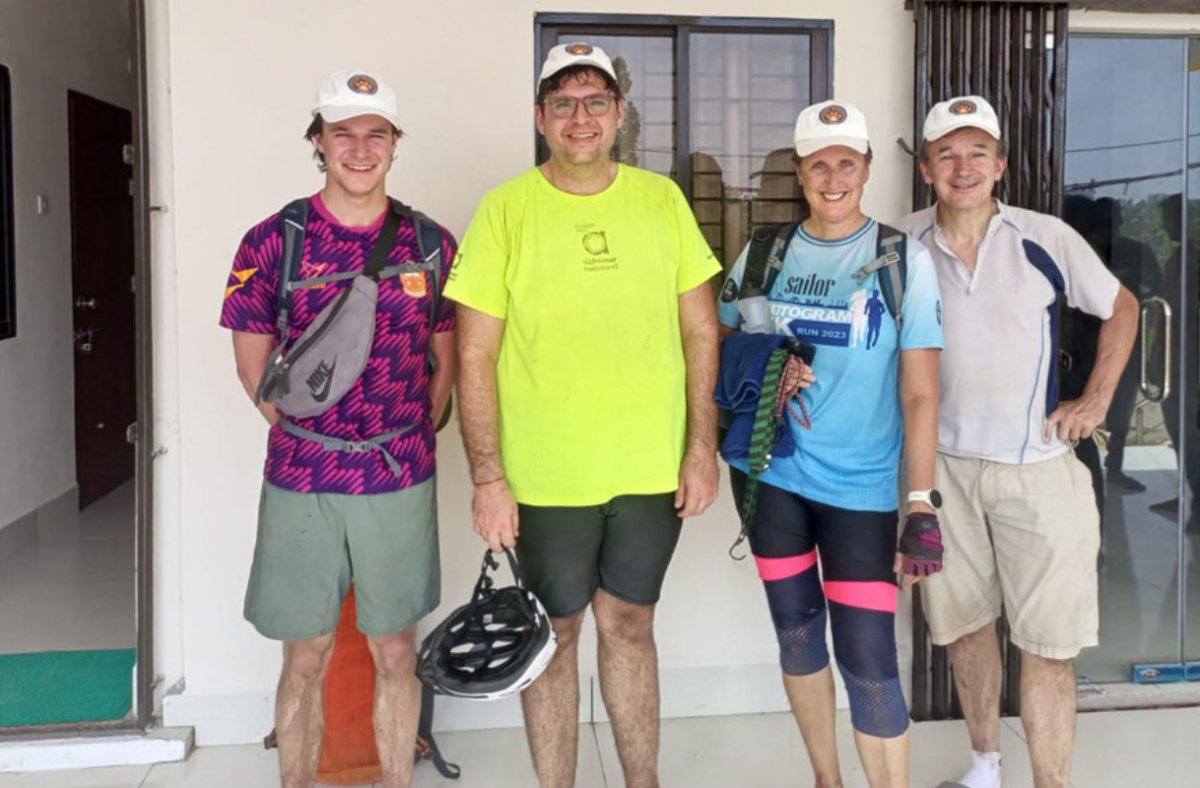 বাইসাইকেলে নেদারল্যান্ডসের রাষ্ট্রদূত শরণখোলা ঘুরে গেলেন