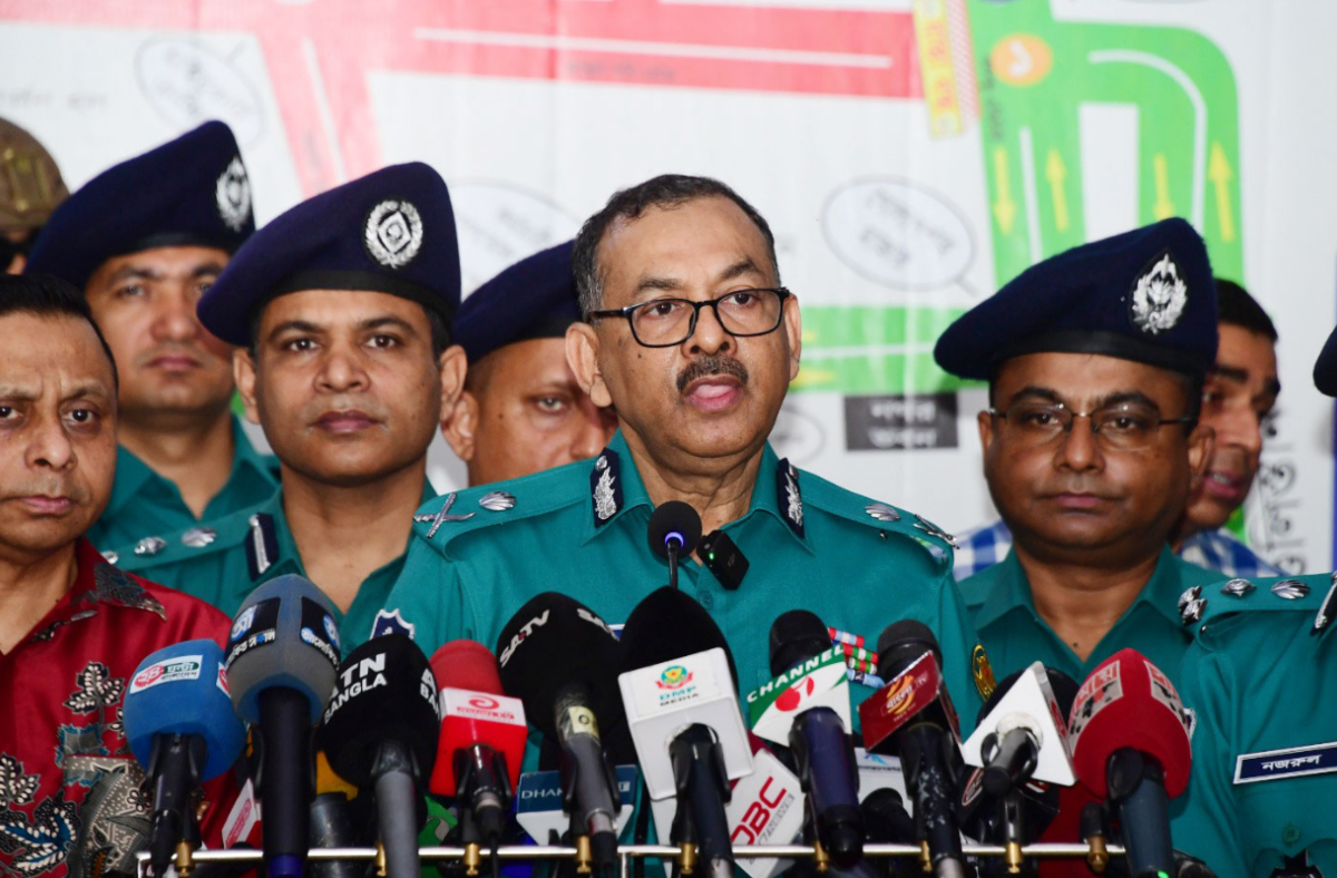 ঈদ ঘিরে আওয়ামী লীগ ও নিষিদ্ধ সংগঠনের অপতৎপরতা মোকাবিলায় প্রস্তুত ডিএমপি: কমিশনার