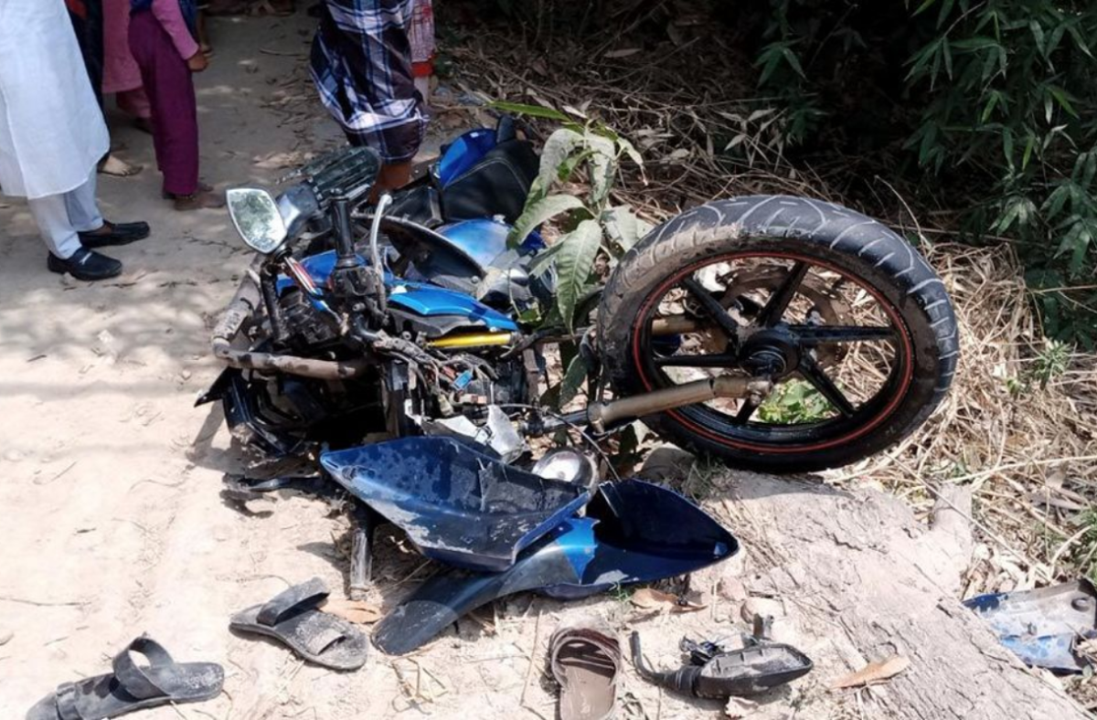 ঈদে ঘুরতে বের হয়ে মোটরসাইকেল নিয়ন্ত্রণ হারিয়ে যুবক নিহত